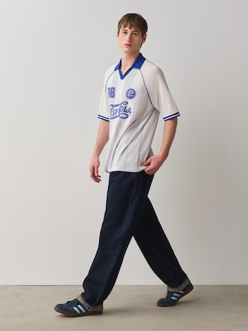 T-Shirt Next en blanc