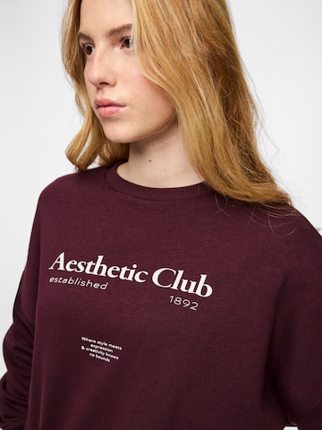 Sweat-shirt 'PCRISSO' PIECES en rouge