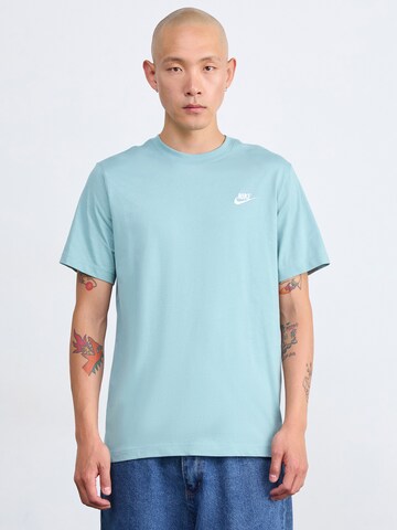 Nike Sportswear Regular fit Тениска 'CLUB' в зелено: отпред
