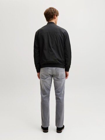 JJ Rebel Välikausitakki 'JREBLANE' värissä musta