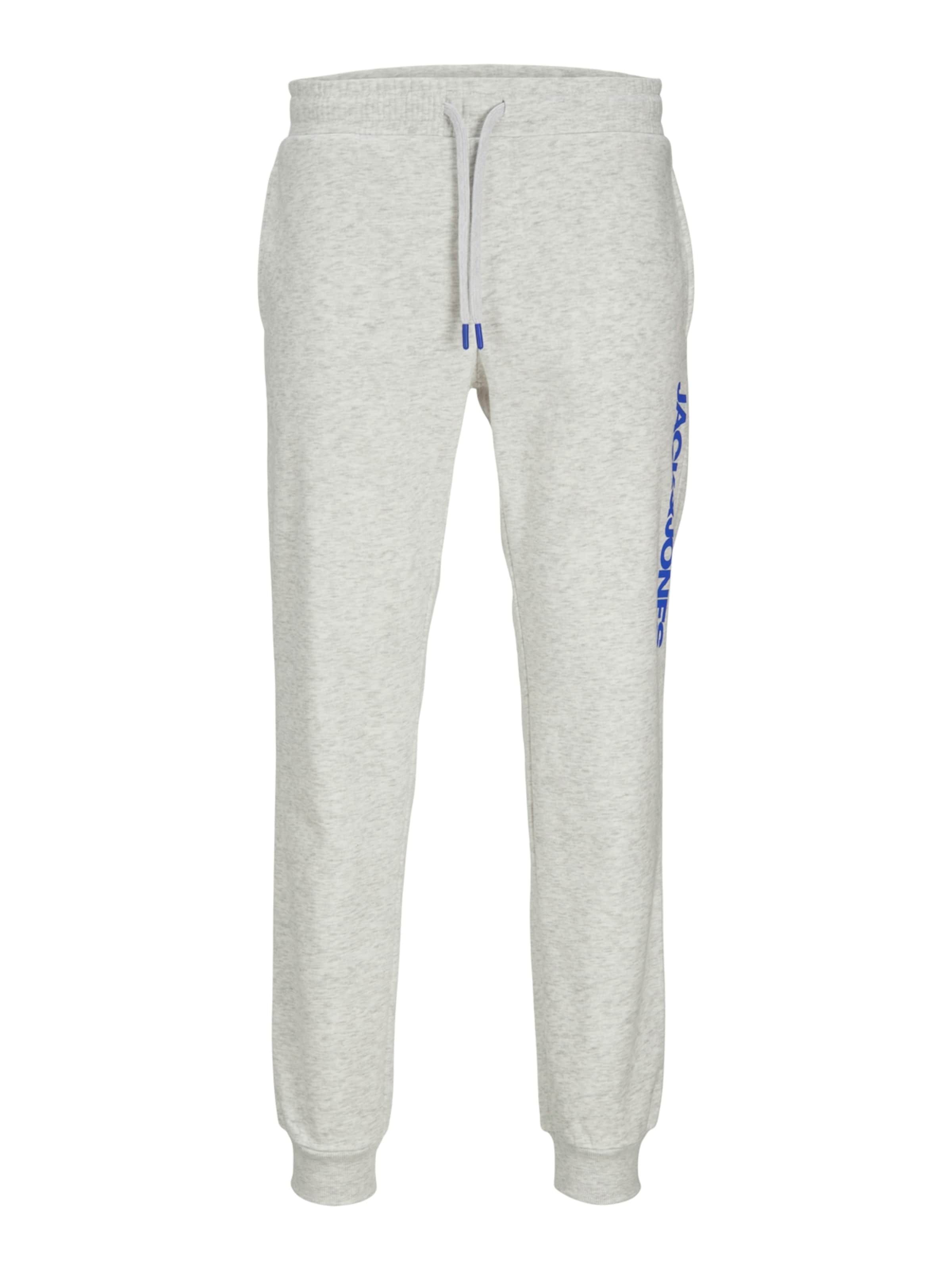 Trening 'JJAlvis' de la JACK & JONES pe alb
