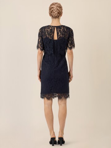 APART Kleid in Blau