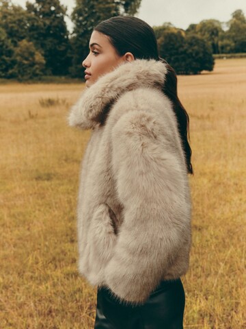 Friends Like These Tussenmantel in Beige