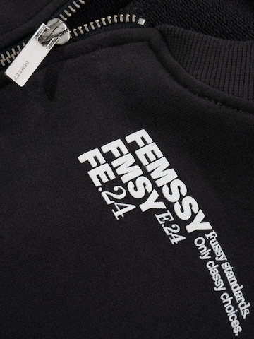 FEMSSY Sweatshirt i grå