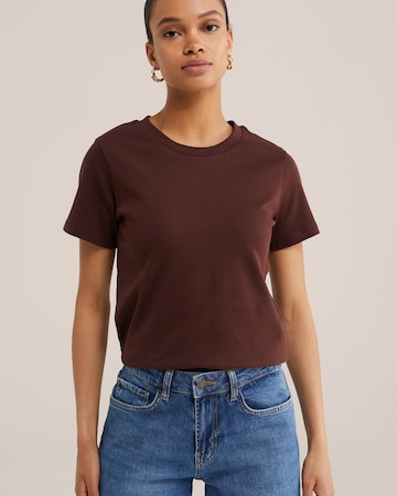 Tricou de la WE Fashion pe maro: față