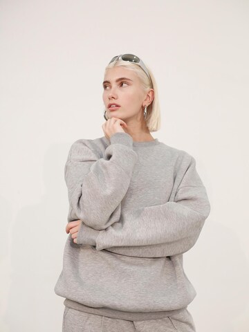 Ossy Homer Sweatshirt 'Basic Oversize Sweatshirt – 3-Faden, innen angeraut, mit Fleece' in Grijs