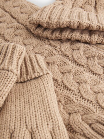 Next Set in Beige