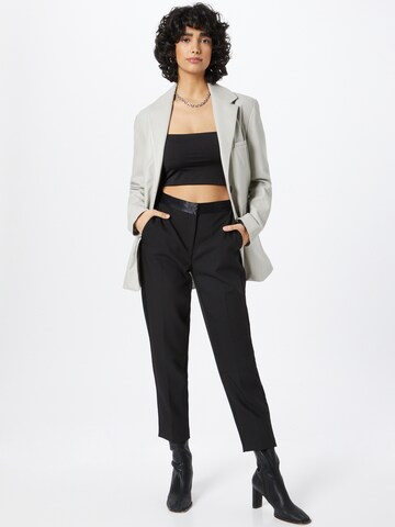 River Island Tapered Ráncos nadrág - fekete