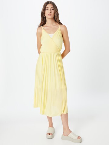 Robe 'Claire' ABOUT YOU en jaune : devant