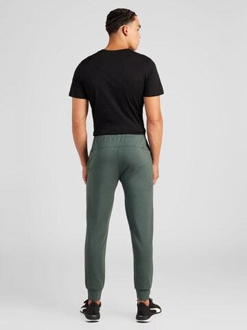 Virtus - Tapered Calças de desporto 'Streat' em verde