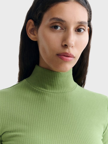 Thinking MU T-shirt ' AINE ' i grön: framsida