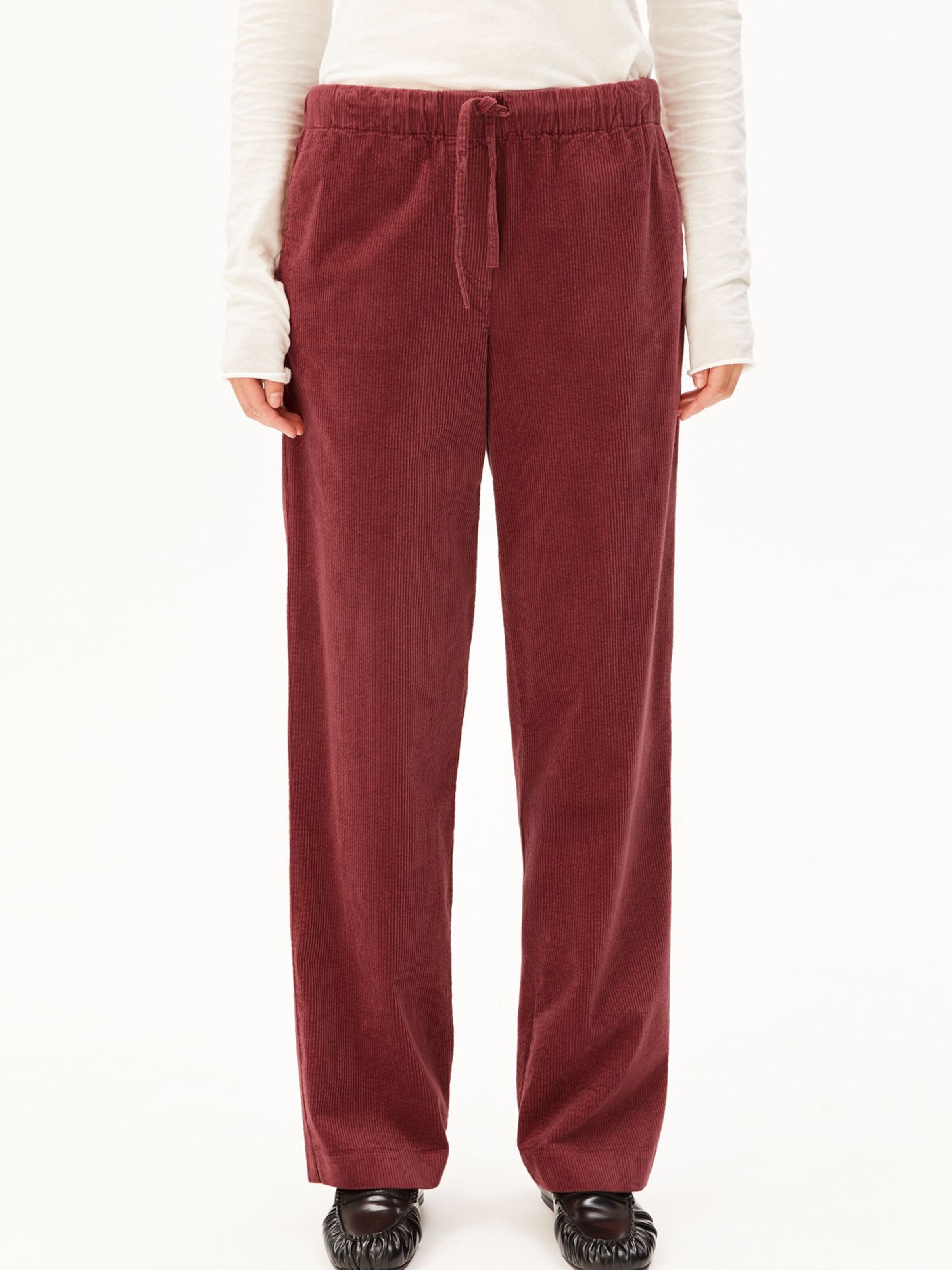 ARMEDANGELS Wide Leg Cordhose JAIMILAA CORDUROY in Rot: Vorderseite