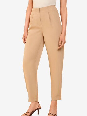 Tapered Pantaloni con pieghe di Friends Like These in beige: frontale