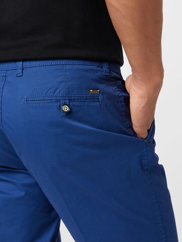 bugatti Regular Shorts in Blau