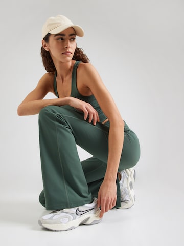 évasé Pantalon de sport Girlfriend Collective en vert