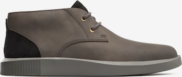 CAMPER Chukka Boots in Grey