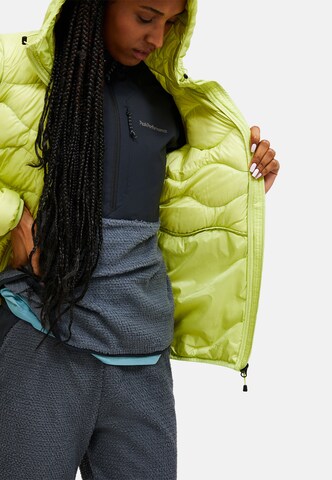 PEAK PERFORMANCE Between-Season Jacket in Green