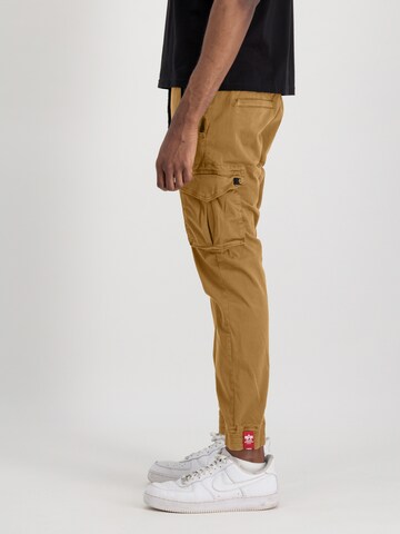 Tapered Pantaloni cu buzunare de la ALPHA INDUSTRIES pe verde