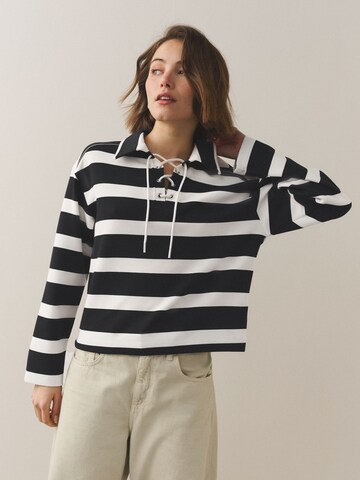 Next Shirt in Black: front