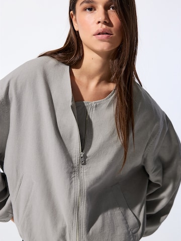 Pull&Bear Between-Season Jacket in Grey