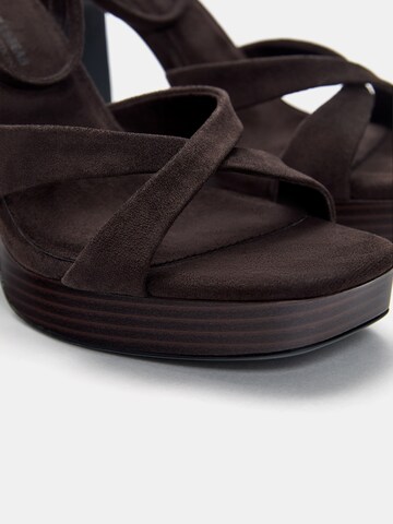 Sandalo con cinturino di Pull&Bear in marrone