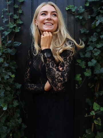 Liberte Essentiel Mekko ' LACY ' värissä musta