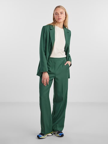 PIECES Lużny krój Spodnie w kant 'NEVA' w kolorze zielony