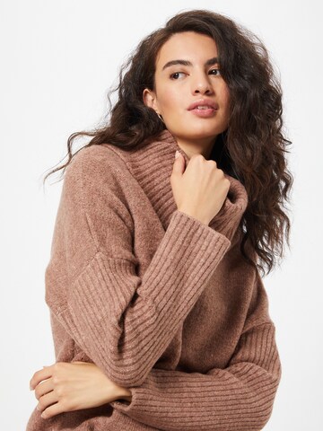 ABOUT YOU - Pullover oversized 'Franka' em castanho