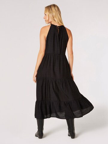 Apricot Abendkleid in Schwarz