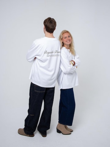 BAYSIDE BOUND Oversized shirt 'THE BAYSIDE UNISEX LONGSLEEVE' in White