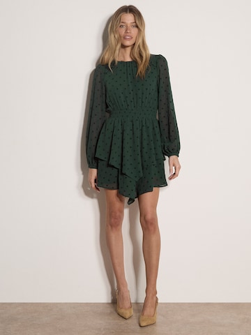 Abito di Apricot in verde: frontale