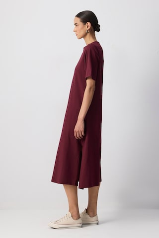 Robe Touche Prive en rouge : devant