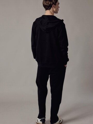 OWN Off With Nature Regular Broek 'Joggers Dritti' in Zwart