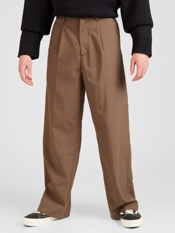 WEEKDAY Loose fit Pleat-Front Pants 'Uno' in Brown: front