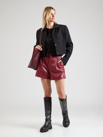 Regular Pantaloni cutați de la ONLY pe roșu