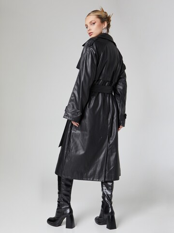 VIERVIER Between-Seasons Coat 'Amanda' in Black