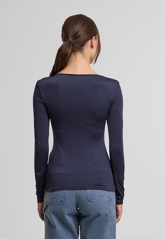 T-shirt Urban Classics en bleu