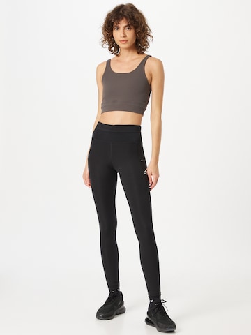 NIKE Skinny Spodnie sportowe w kolorze czarny