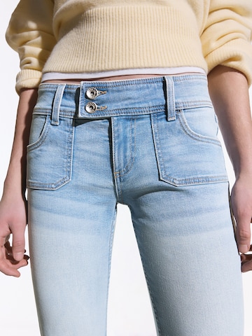 Bershka Flared Jeans i blå