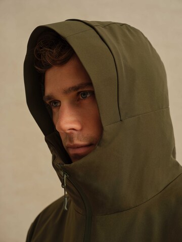 DAN FOX APPAREL Зимняя куртка 'Paul' в Зеленый
