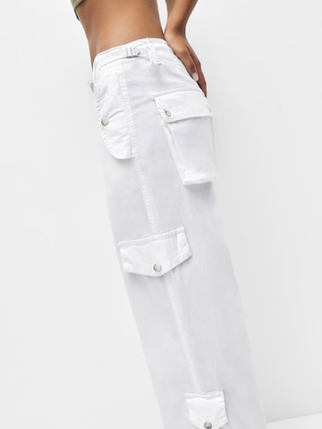 Pull&Bearregular Cargo hlače - bijela boja