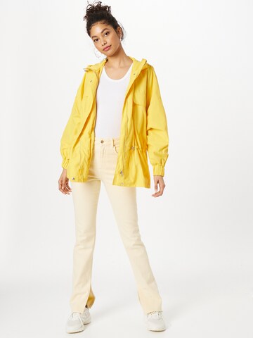 Parka mi-saison 'JANICE' Gina Tricot en jaune