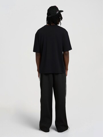 AND1 T-shirt 'Der Unterricht hat begonnent' i svart