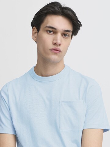 T-Shirt ' CFJASPER mélange tee with chest pocket ' Casual Friday en bleu