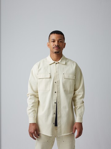 ABOUT YOU x Benny Cristo Regular fit Overhemd 'Matti' in Beige: voorkant