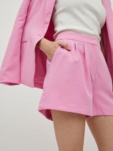 VILA Loosefit Shorts 'KAMMAS' in Pink