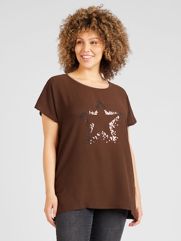 T-shirt 'LOUISA' ONLY Carmakoma en marron : devant