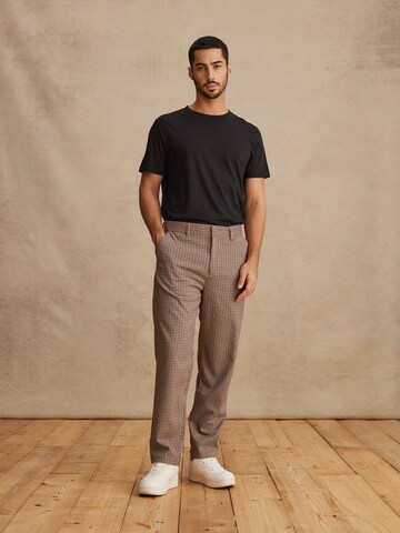 DAN FOX APPAREL Regular Hose 'Mattes' in Braun