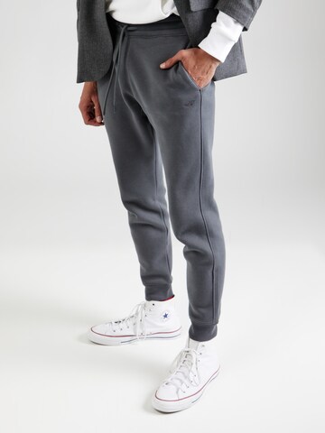 Tapered Pantaloni 'ALWAYS-ON' de la HOLLISTER pe gri: față