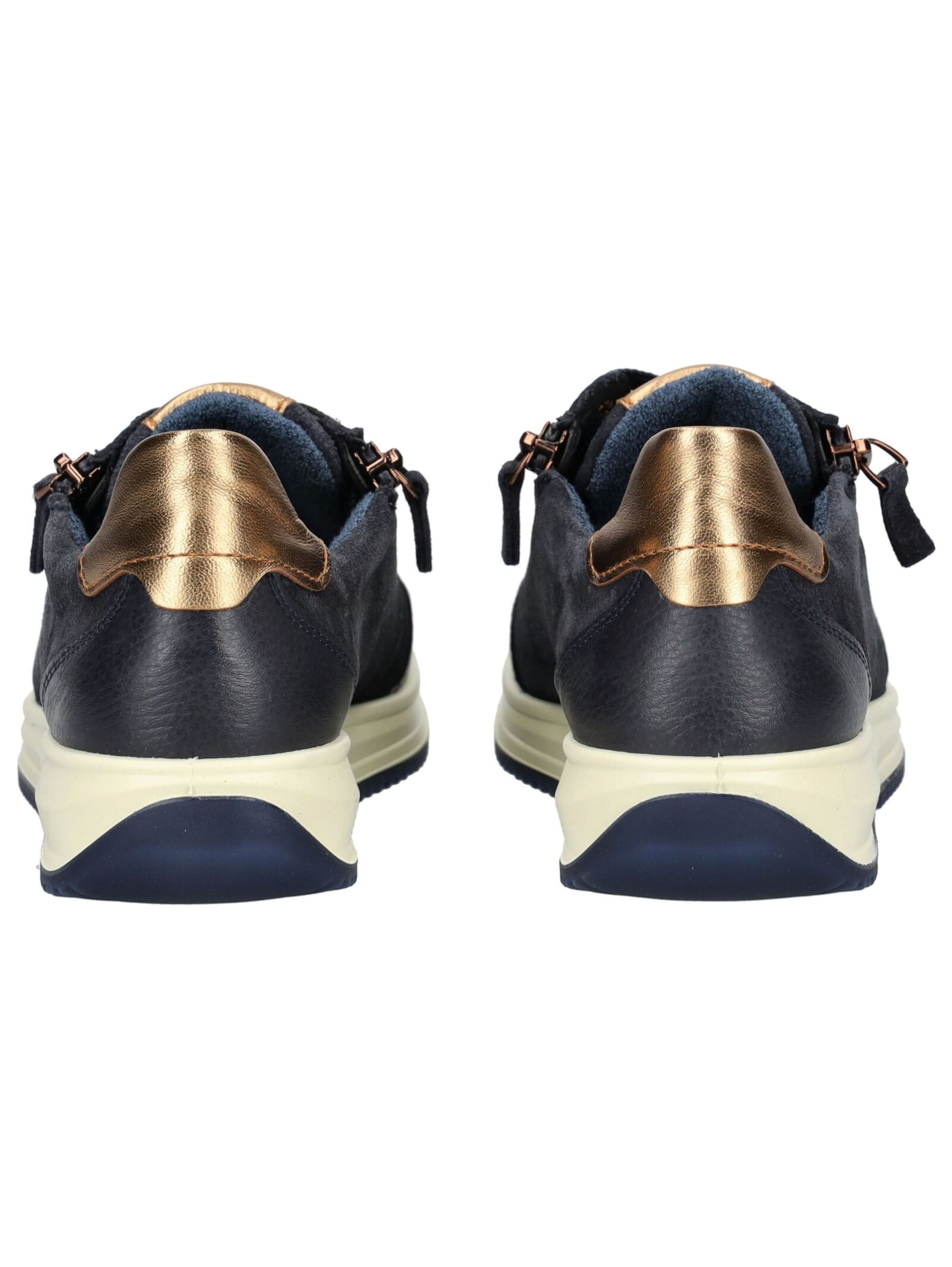 ARA Platform trainers in Black